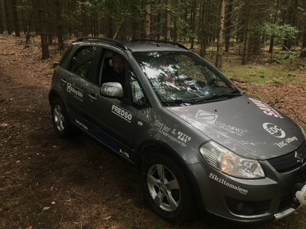 Med en sejr i sæsonåbninger har Børge Holm, Thisted og Jørn Mørup, Struer fået en god start i jagten på at generobre Danmarks Mesterskabet i bilorientering